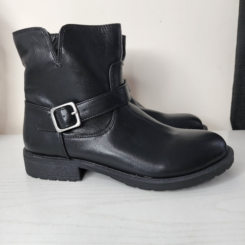 NWOT Girls Cat And Jack Combat Style Boots